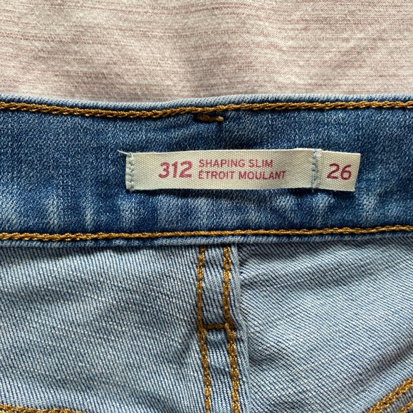 Levi Jeans - Picture 2 of 3